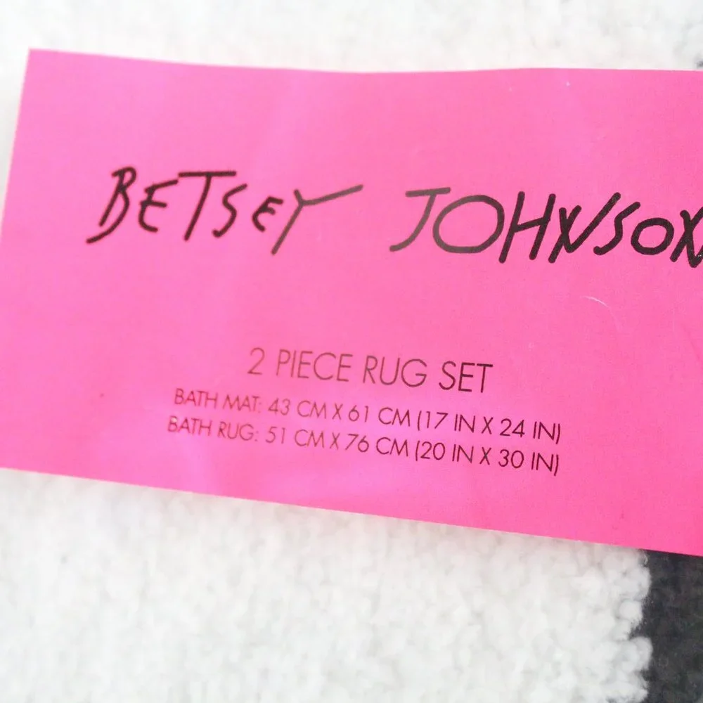 NWT Betsey Johnson Bold Stripe/Xox 2 Piece Bath Rug Set